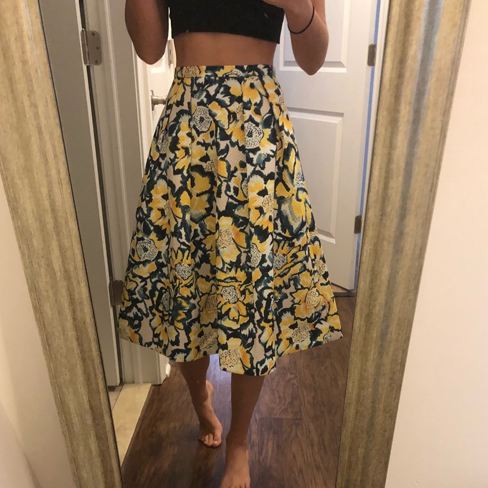 H&M Knee Length Skirt!  Size 2 like NEW